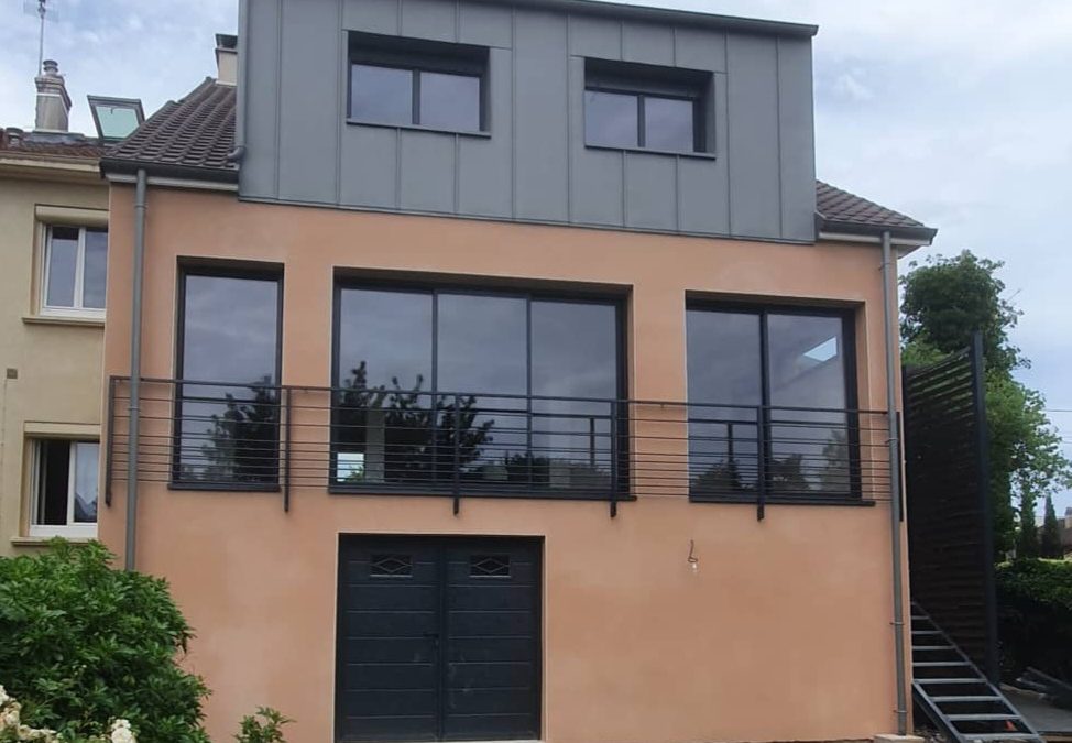 Rehaussement de toiture : Optimisez l’Espace et la Valeur de Votre Maison