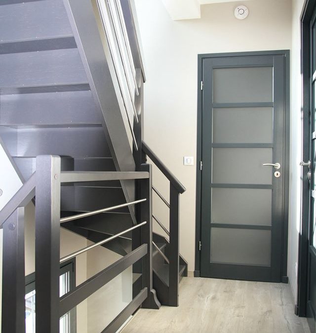 Modernisation et Cachet : Comment Équilibrer un Intérieur Ancien